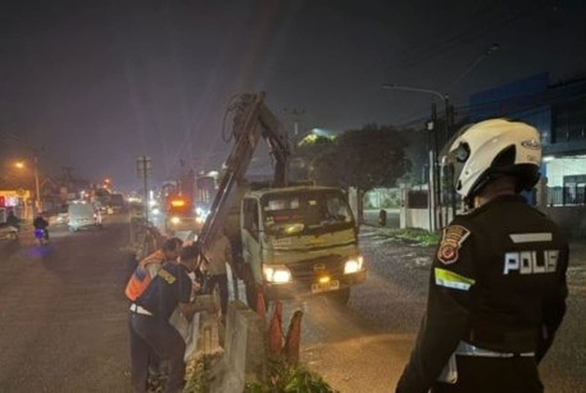 30 Titik Putar Balik di Jalur Pantura Bekasi Ditutup untuk Cegah Kemacetan saat Mudik 30 Titik Putar Balik di Jalur Pantura Bekasi Ditutup untuk Cegah Kemacetan saat Mudik