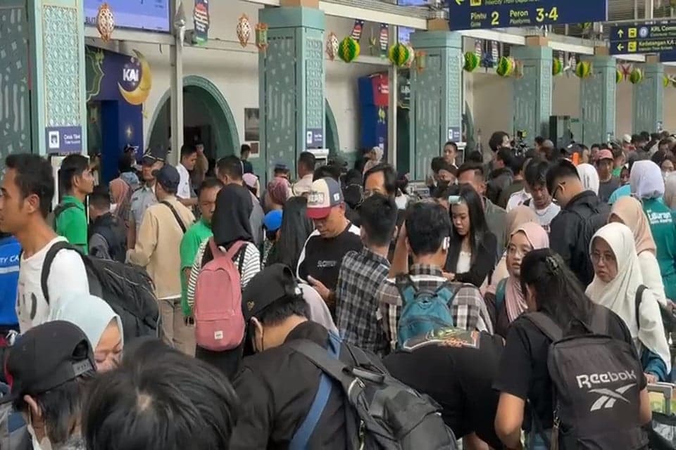Mudik 2026: 52 Ribu Penumpang Kereta Berangkat Hari Ini, 19.745 Orang via Stasiun Pasar Senen Mudik 2026: 52 Ribu Penumpang Kereta Berangkat Hari Ini, 19.745 Orang via Stasiun Pasar Senen