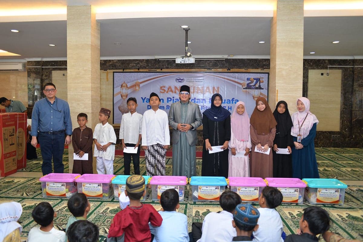 Berbagi Ramadan, JICT Santuni Yatim hingga Bagikan Sembako untuk 396 TKBM di Jakut Berbagi Ramadan, JICT Santuni Yatim hingga Bagikan Sembako untuk 396 TKBM di Jakut