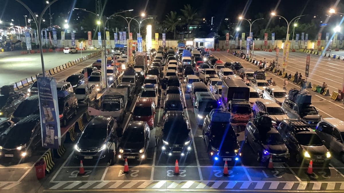 Arus Mudik Lebaran 2026, Ratusan Kendaraan Antre di Pelabuhan Merak Arus Mudik Lebaran 2026, Ratusan Kendaraan Antre di Pelabuhan Merak