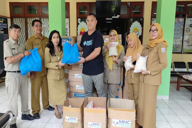 Lansia di PSTW Budi Mulia 4 Bersyukur Terima Bantuan MNC Peduli Lansia di PSTW Budi Mulia 4 Bersyukur Terima Bantuan MNC Peduli