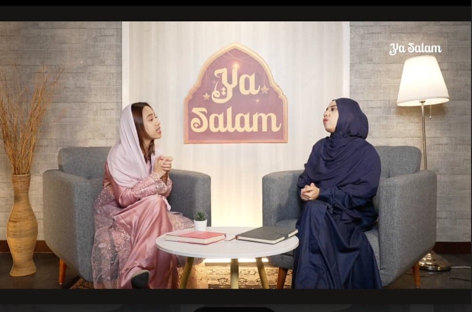 Fenomena War Takjil Disorot, Madam dan Azia dapat Nasihat dari Umi Riza Fenomena War Takjil Disorot, Madam dan Azia dapat Nasihat dari Umi Riza