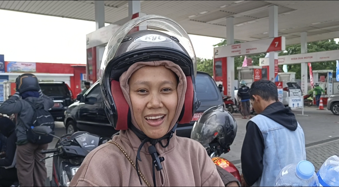 Perjuangan Ibu Hamil Asal Tangerang Mudik Naik Motor ke Cilacap, Sering Berhenti untuk Istirahat Perjuangan Ibu Hamil Asal Tangerang Mudik Naik Motor ke Cilacap, Sering Berhenti untuk Istirahat