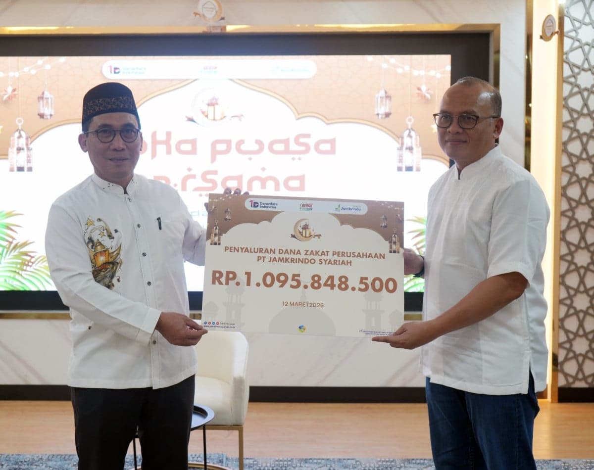 Jamkrindo Syariah Salurkan Zakat Perusahaan Senilai Rp1,09 Miliar Jamkrindo Syariah Salurkan Zakat Perusahaan Senilai Rp1,09 Miliar