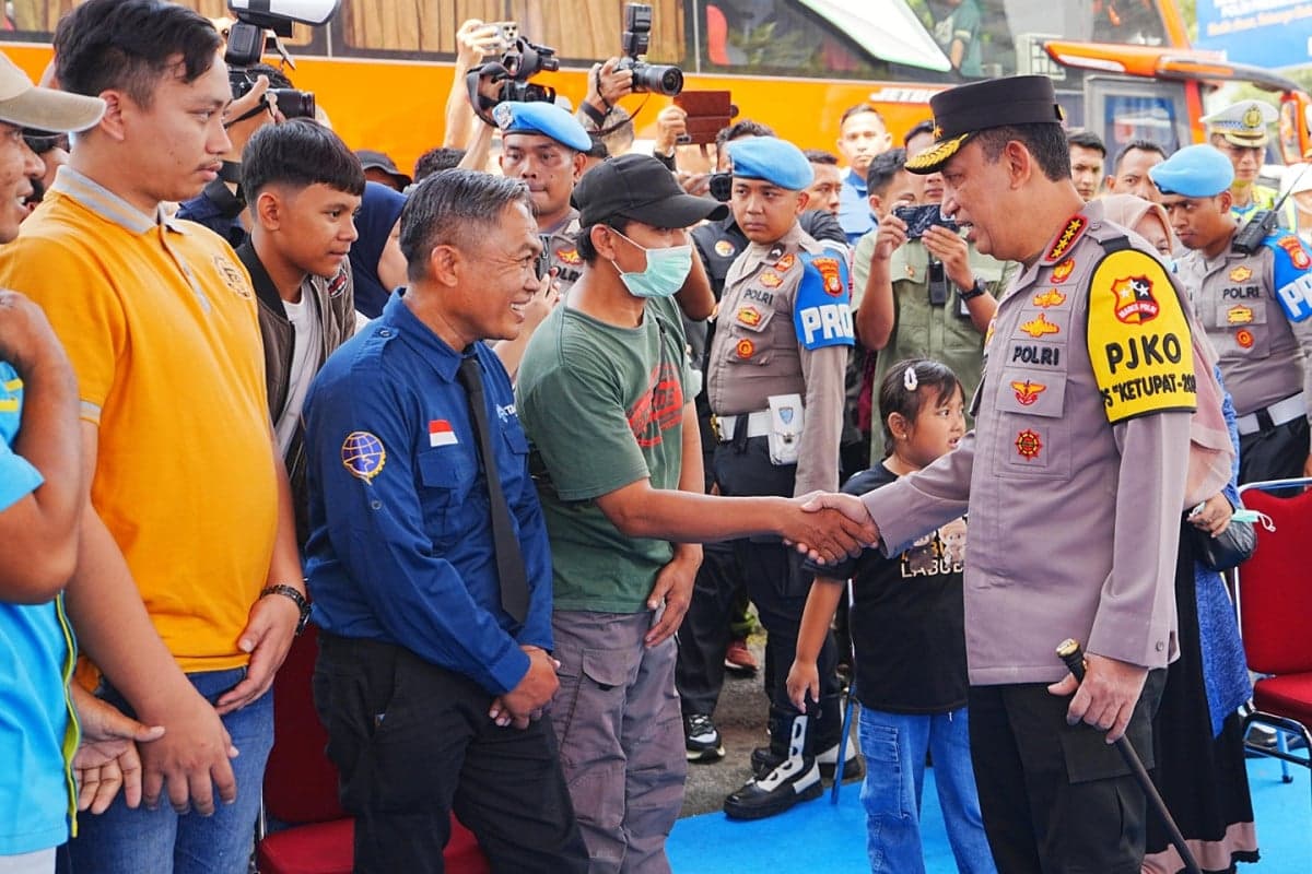 Lepas Keberangkatan 80 Bus Mudik Gratis, Kapolri Pastikan Keselamatan Penumpang Lepas Keberangkatan 80 Bus Mudik Gratis, Kapolri Pastikan Keselamatan Penumpang