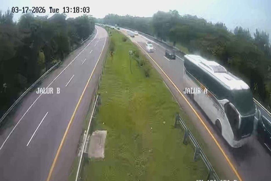 Puncak Arus Mudik, One Way dari Tol Japek Sampai Kalikangkung Resmi Diberlakukan Puncak Arus Mudik, One Way dari Tol Japek Sampai Kalikangkung Resmi Diberlakukan