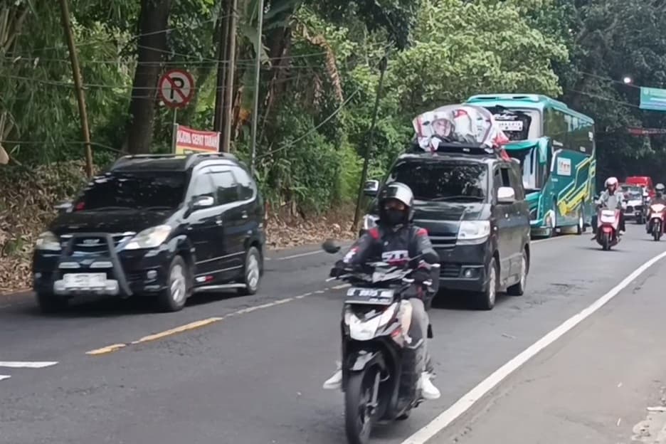 Macet Nyaris 2 Km, One Way Diberlakukan di Lingkar Gentong sampai Simpang Sukamantri Macet Nyaris 2 Km, One Way Diberlakukan di Lingkar Gentong sampai Simpang Sukamantri