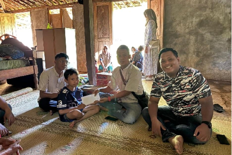 Pasbata Bantu Ahmad Tri Efendi, Bocah yang Putus Sekolah demi Rawat Orang Tuanya yang Sakit Pasbata Bantu Ahmad Tri Efendi, Bocah yang Putus Sekolah demi Rawat Orang Tuanya yang Sakit