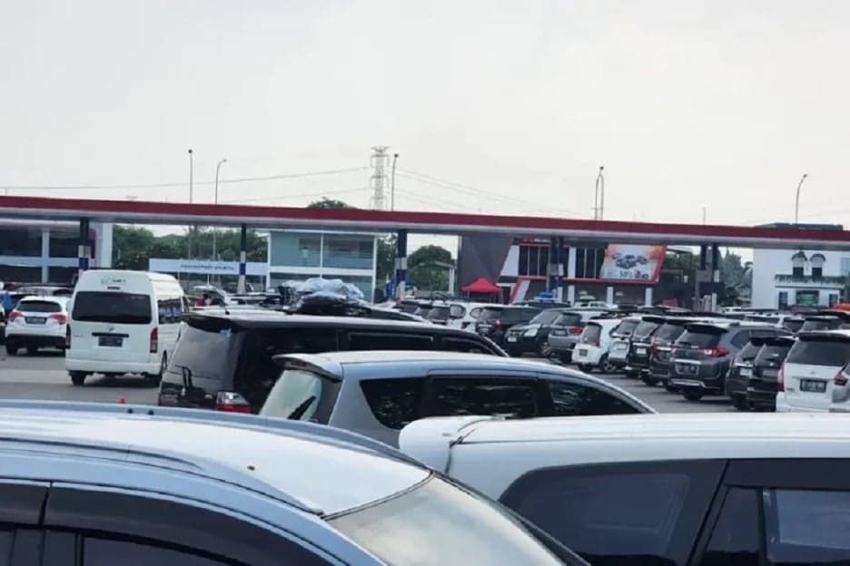 Rest Area KM 57 A Arah Cikampek Diberlakukan Buka Tutup Sementara Rest Area KM 57 A Arah Cikampek Diberlakukan Buka Tutup Sementara