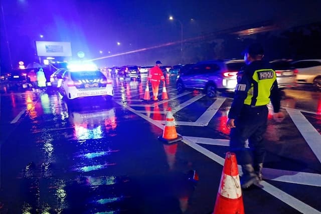 Tol Jagorawi Arah Jakarta Banjir saat Lebaran, Jasamarga: Akibat Penumpukan Sampah Tol Jagorawi Arah Jakarta Banjir saat Lebaran, Jasamarga: Akibat Penumpukan Sampah