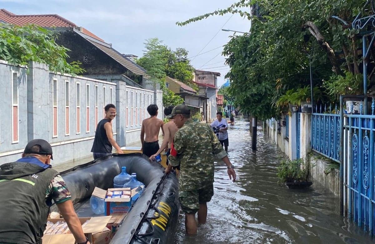 Hari Kedua Lebaran 2026, Kampung Jati Jakarta Timur Masih Terendam Banjir Hari Kedua Lebaran 2026, Kampung Jati Jakarta Timur Masih Terendam Banjir