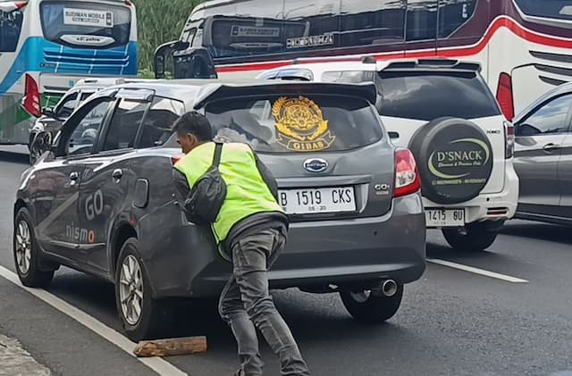 Macet Arus Balik di Lingkar Gentong, Sejumlah Mobil Mogok Tak Kuat Menanjak Macet Arus Balik di Lingkar Gentong, Sejumlah Mobil Mogok Tak Kuat Menanjak