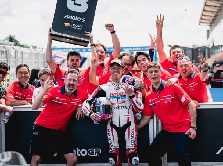 Veda Ega Pratama Naik Podium GP Brasil, Dipastikan Tampil di Grand Prix of Indonesia pada 9-11 Oktober Veda Ega Pratama Naik Podium GP Brasil, Dipastikan Tampil di Grand Prix of Indonesia pada 9-11 Oktober