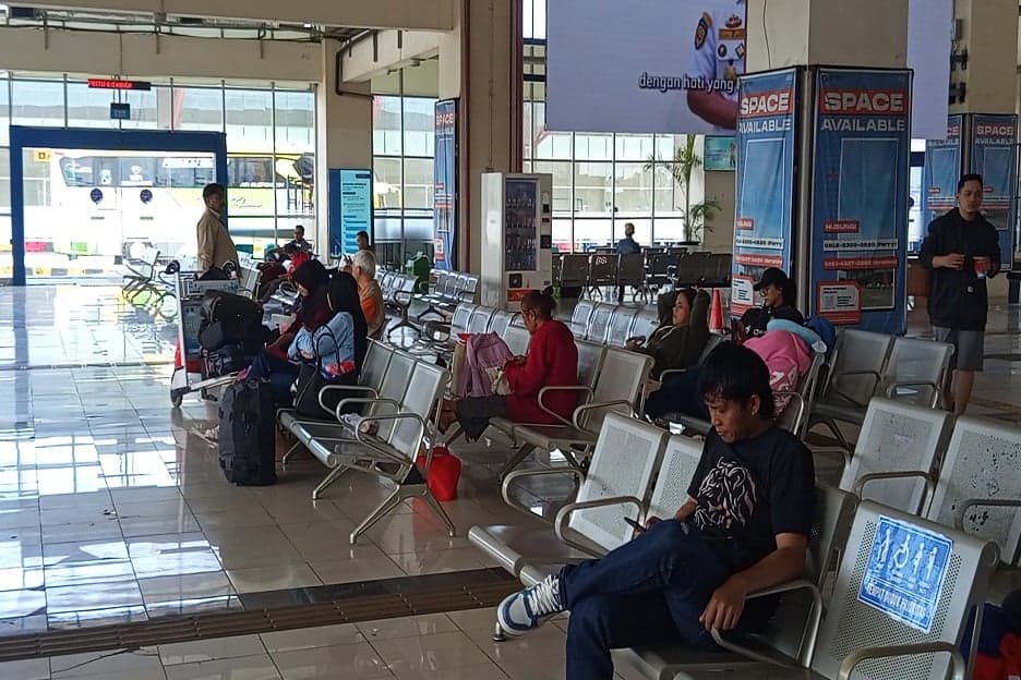 Arus Balik Lebaran, 1.401 Pemudik Tiba di Terminal Pulogebang Arus Balik Lebaran, 1.401 Pemudik Tiba di Terminal Pulogebang