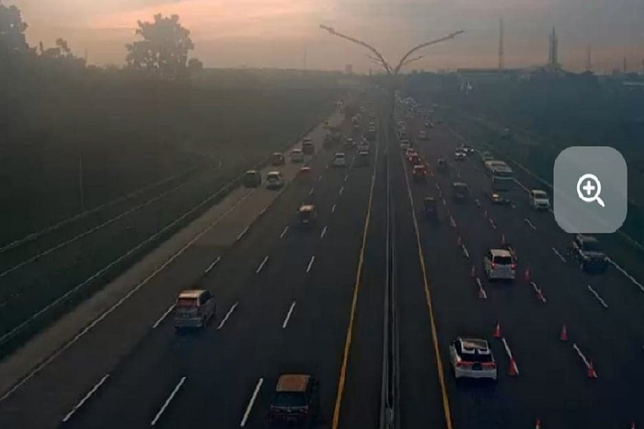 Korlantas Terapkan Contraflow 2 Lajur di KM 70-KM 47 Tol Jakarta-Cikampek Korlantas Terapkan Contraflow 2 Lajur di KM 70-KM 47 Tol Jakarta-Cikampek