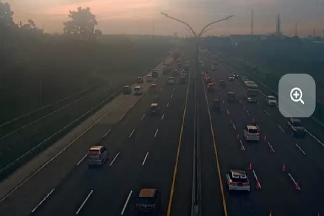 Korlantas Terapkan Contraflow 2 Lajur di KM 70-KM 47 Tol Jakarta-Cikampek Korlantas Terapkan Contraflow 2 Lajur di KM 70-KM 47 Tol Jakarta-Cikampek