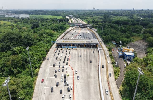 Puncak Arus Balik Lebaran, 22 Gardu GT Cikampek Utama Dibuka Layani Kendaraan dari Transjawa Puncak Arus Balik Lebaran, 22 Gardu GT Cikampek Utama Dibuka Layani Kendaraan dari Transjawa