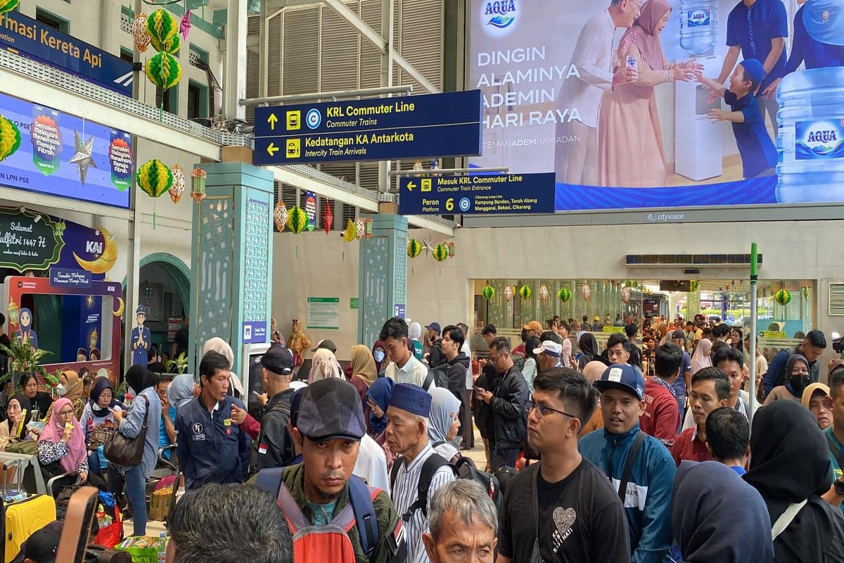 Arus Balik Lebaran 2026, Stasiun KA Daop 1 Jakarta Kedatangan 52 Ribu Penumpang Arus Balik Lebaran 2026, Stasiun KA Daop 1 Jakarta Kedatangan 52 Ribu Penumpang