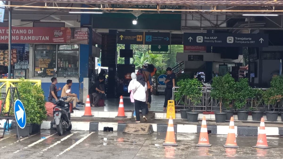 Arus Balik Lebaran di Terminal Kampung Rambutan, 4.330 Pemudik Kembali ke Jakarta Arus Balik Lebaran di Terminal Kampung Rambutan, 4.330 Pemudik Kembali ke Jakarta