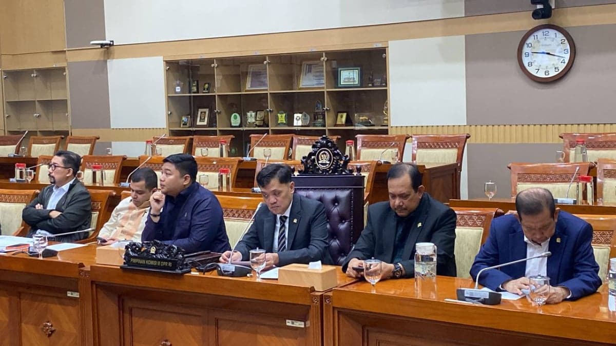 Komisi III DPR Berharap Hakim Vonis Bebas Videografer Amsal Sitepu Komisi III DPR Berharap Hakim Vonis Bebas Videografer Amsal Sitepu