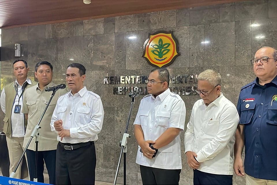 RI Setop Impor Solar Tahun Ini, Mentan Amran Genjot Hilirisasi Sawit Jadi B50 RI Setop Impor Solar Tahun Ini, Mentan Amran Genjot Hilirisasi Sawit Jadi B50