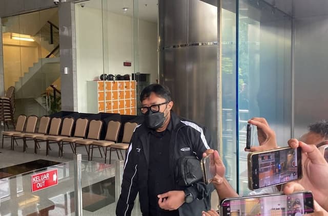 Rumah Ono Surono Digeledah KPK terkait Dugaan Penerimaan Uang dari Tersangka Kasus Bupati Bekasi Rumah Ono Surono Digeledah KPK terkait Dugaan Penerimaan Uang dari Tersangka Kasus Bupati Bekasi