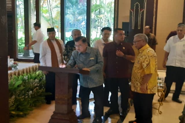 JK dan Sejumlah Tokoh Nasional Tanda Tangani Petisi Keadilan Hotel Sultan JK dan Sejumlah Tokoh Nasional Tanda Tangani Petisi Keadilan Hotel Sultan