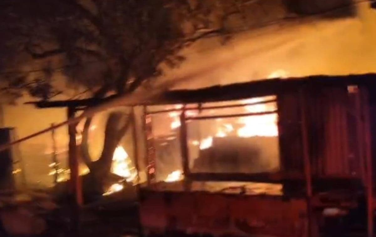 Ledakan Picu Kebakaran di Cimuning Bekasi Ledakan Picu Kebakaran di Cimuning Bekasi