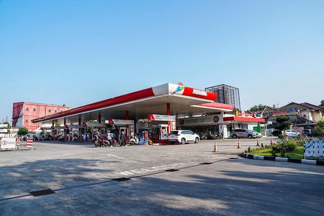 Harga BBM Tetangga Tembus Rp30 Ribu! DEN Minta Warga Tak Panik: Stok RI di Atas 20 Hari Harga BBM Tetangga Tembus Rp30 Ribu! DEN Minta Warga Tak Panik: Stok RI di Atas 20 Hari