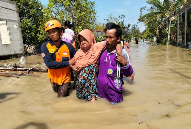 Banjir Demak, Jumlah Pengungsi Bertambah Menjadi 2.839 Jiwa Banjir Demak, Jumlah Pengungsi Bertambah Menjadi 2.839 Jiwa