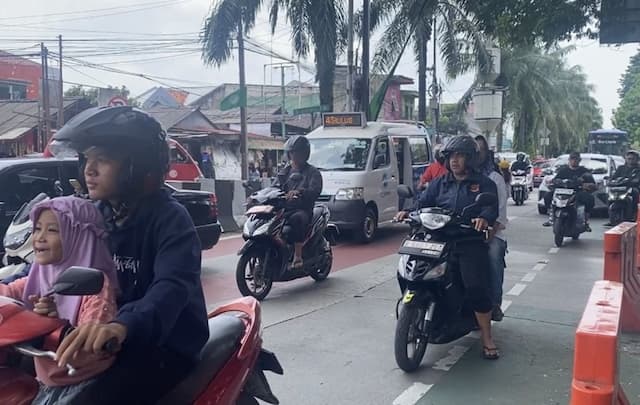 Libur Panjang Akhir Pekan, Lalu Lintas Kawasan Ragunan Padat Libur Panjang Akhir Pekan, Lalu Lintas Kawasan Ragunan Padat