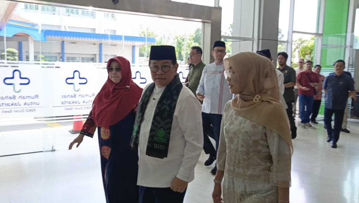 Pramono Jenguk Siswa Keracunan yang Dirawat di RSKD Duren Sawit Pramono Jenguk Siswa Keracunan yang Dirawat di RSKD Duren Sawit