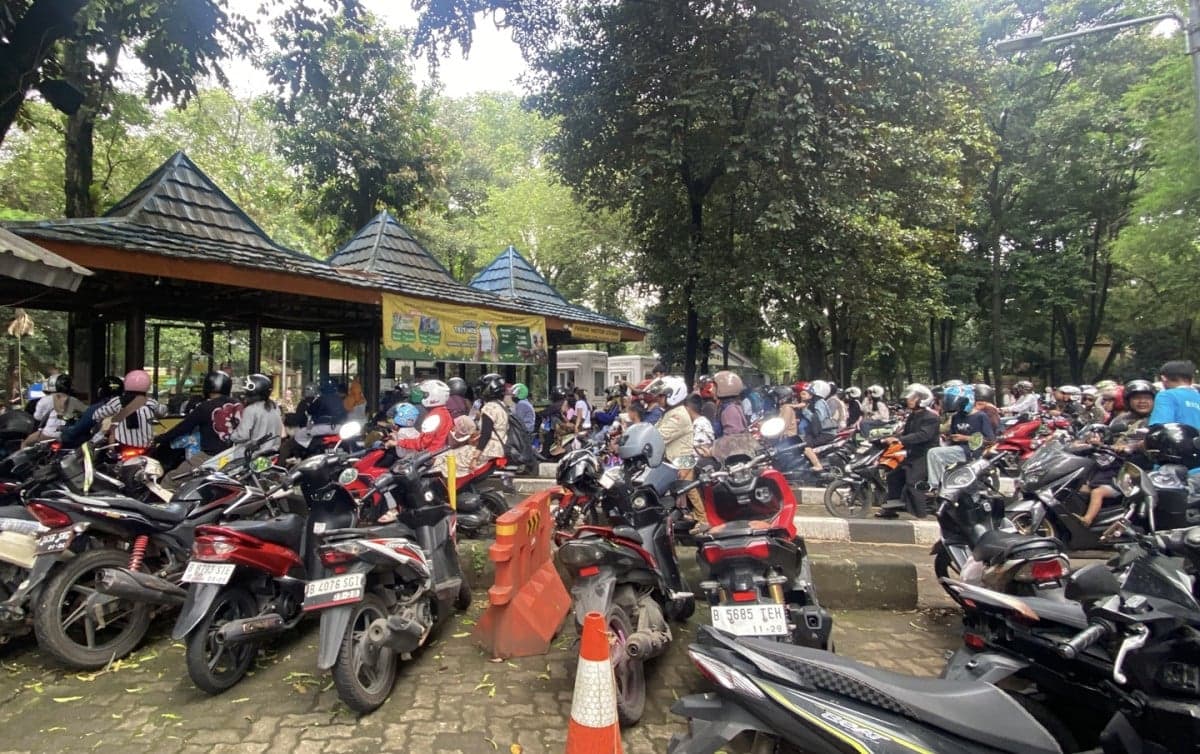 Hingga Siang, Ragunan Diserbu 25.870 Pengunjung Hingga Siang, Ragunan Diserbu 25.870 Pengunjung
