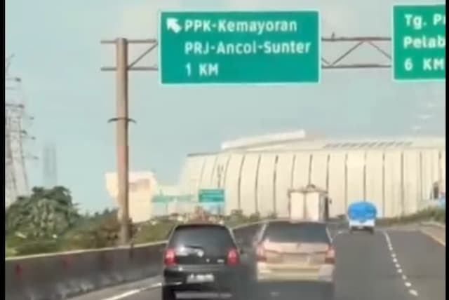 Viral 2 Pengendara Mobil Cekcok di Tol Pelabuhan Arah Tanjung Priok hingga Tutup Jalan Viral 2 Pengendara Mobil Cekcok di Tol Pelabuhan Arah Tanjung Priok hingga Tutup Jalan