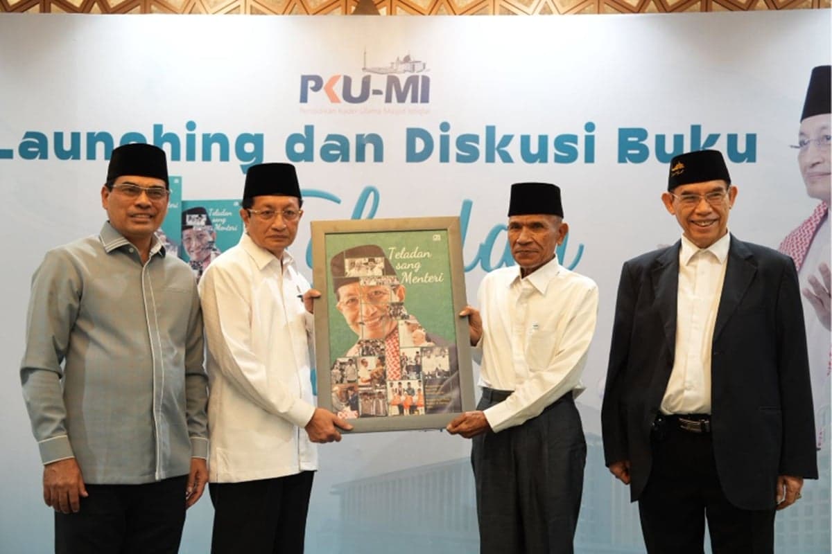 Buku 'Teladan Sang Menteri' Diluncurkan, Ungkap Kepemimpinan Religius Nasaruddin Umar Buku 'Teladan Sang Menteri' Diluncurkan, Ungkap Kepemimpinan Religius Nasaruddin Umar