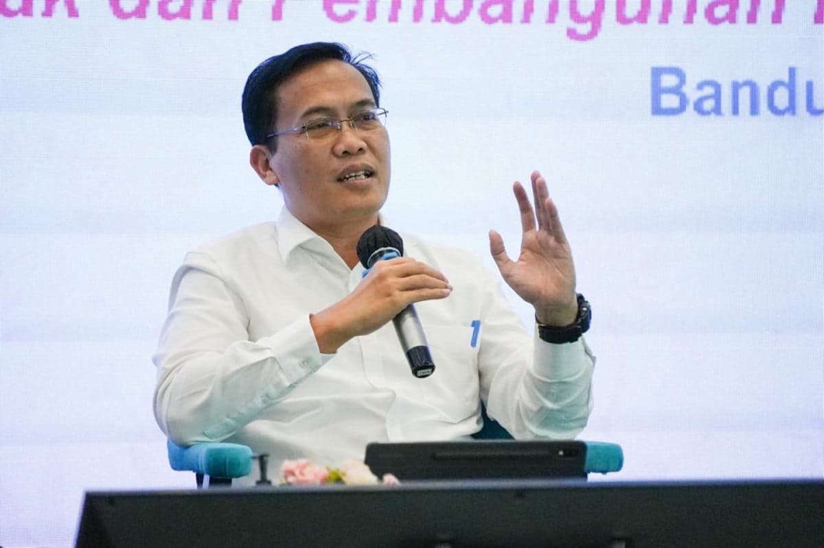 Mengurai Paradoks Indonesia: Investasi, Pekerjaan, dan Jalan Bonus Demografi Mengurai Paradoks Indonesia: Investasi, Pekerjaan, dan Jalan Bonus Demografi