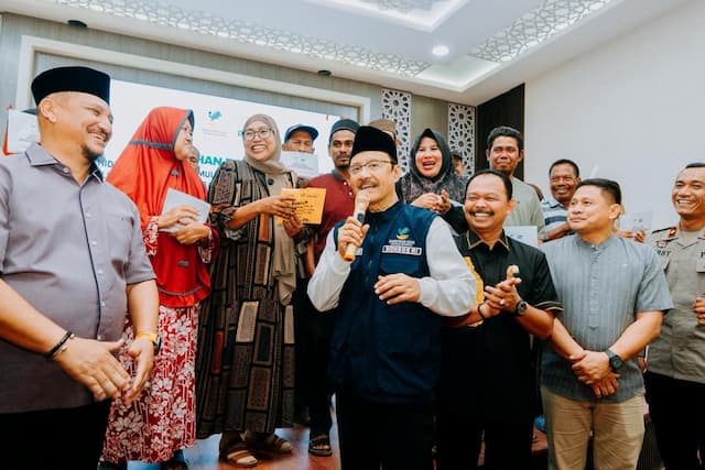 Mensos Salurkan Rp205 M Santunan Korban Bencana Aceh Tamiang, Warga Teriak Hidup Presiden Prabowo! Mensos Salurkan Rp205 M Santunan Korban Bencana Aceh Tamiang, Warga Teriak Hidup Presiden Prabowo!