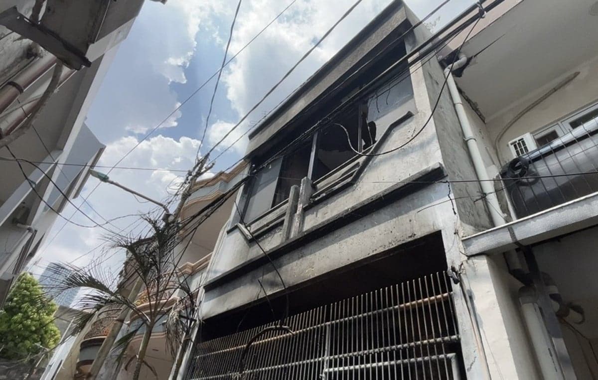 Penampakan Rumah di Jakbar Terbakar yang Tewaskan Sekeluarga Penampakan Rumah di Jakbar Terbakar yang Tewaskan Sekeluarga