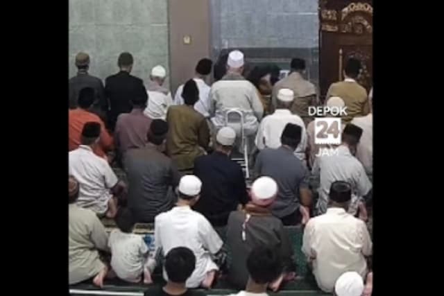 Viral! Imam Masjid Meninggal Dunia saat Sujud Salat Subuh Viral! Imam Masjid Meninggal Dunia saat Sujud Salat Subuh