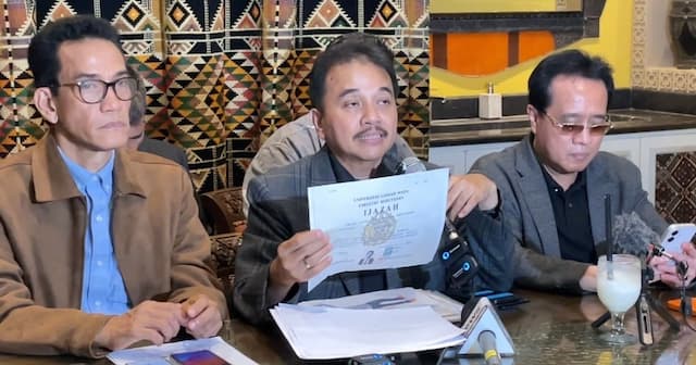 Roy Suryo Ungkap Kejanggalan Baru Ijazah Jokowi: Bukan Gadjah Mada, tapi Gajhaj Adam Roy Suryo Ungkap Kejanggalan Baru Ijazah Jokowi: Bukan Gadjah Mada, tapi Gajhaj Adam