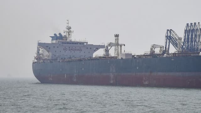 Lebih dari 40 Kapal Kontainer Masih Terdampar di Teluk Lebih dari 40 Kapal Kontainer Masih Terdampar di Teluk