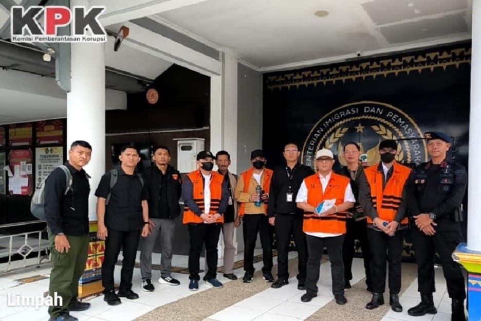 KPK Pindahkan Penahanan Bupati Ardito Wijaya dkk ke Lampung, Segera Disidang KPK Pindahkan Penahanan Bupati Ardito Wijaya dkk ke Lampung, Segera Disidang
