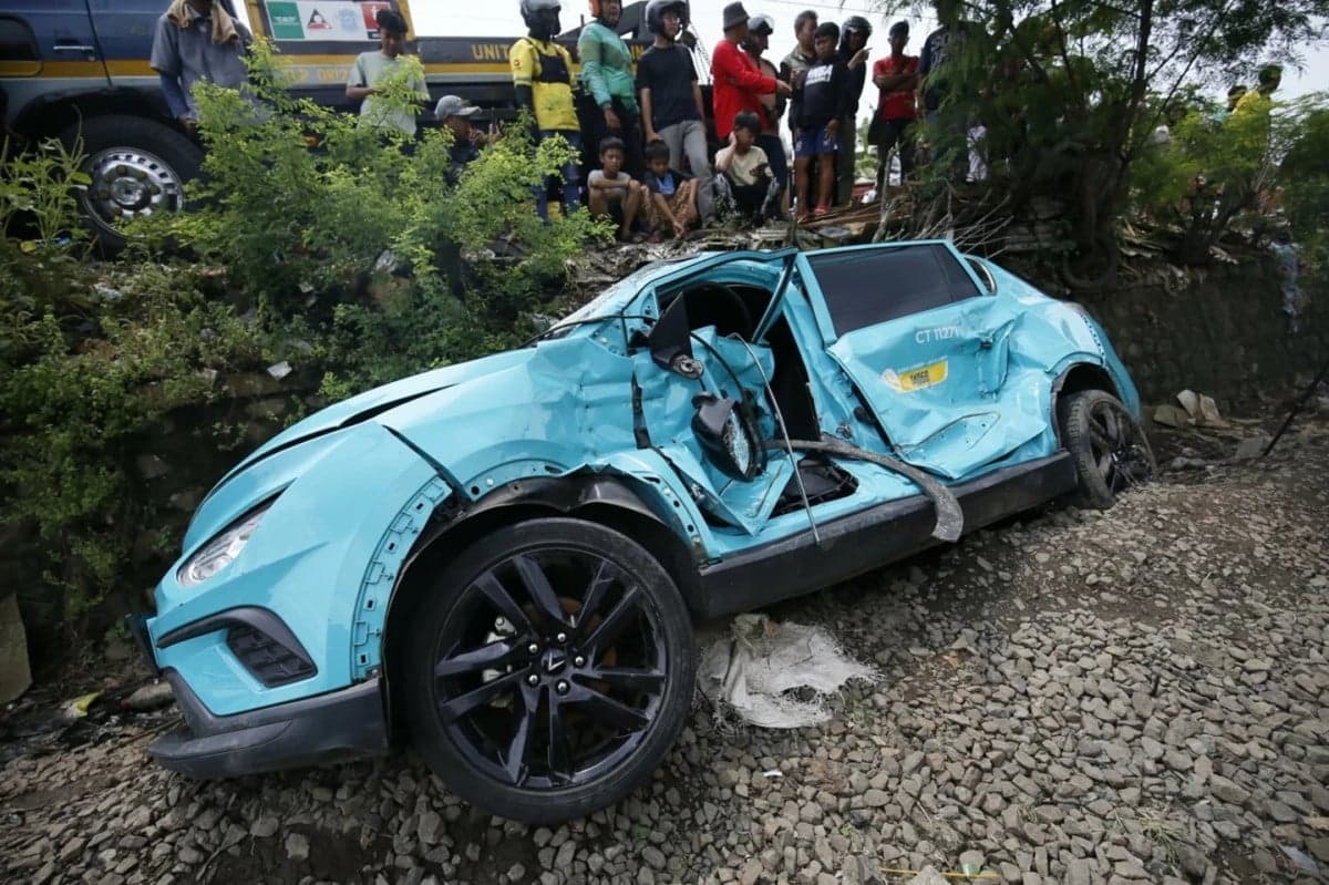 Sopir Taksi Green SM dan Masinis Bakal Diperiksa Polisi terkait Tabrakan Kereta di Stasiun Bekasi Timur Sopir Taksi Green SM dan Masinis Bakal Diperiksa Polisi terkait Tabrakan Kereta di Stasiun Bekasi Timur