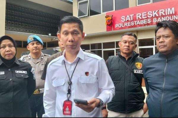 Ustaz Evie Effendie Tak Penuhi Panggilan sebagai Tersangka KDRT, Terancam Dijemput Paksa Ustaz Evie Effendie Tak Penuhi Panggilan sebagai Tersangka KDRT, Terancam Dijemput Paksa