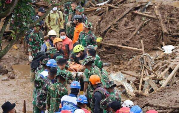 Tim DVI Berhasil Identifikasi 20 Jenazah Korban Longsor Bandung Barat Tim DVI Berhasil Identifikasi 20 Jenazah Korban Longsor Bandung Barat