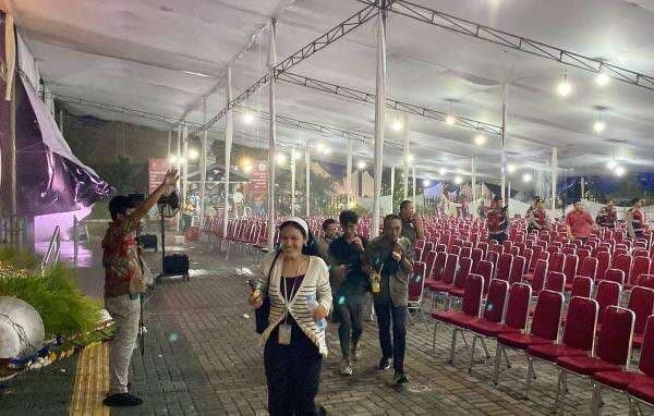 Meski Hujan Deras, Misa Natal di Katedral Jakarta Tetap Berlangsung Khidmat Meski Hujan Deras, Misa Natal di Katedral Jakarta Tetap Berlangsung Khidmat