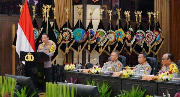 Tangkap Buronan Interpol hingga Kirim Pasukan Perdamaian PBB, Polri Diperhitungkan di Kancah Internasional Tangkap Buronan Interpol hingga Kirim Pasukan Perdamaian PBB, Polri Diperhitungkan di Kancah Internasional