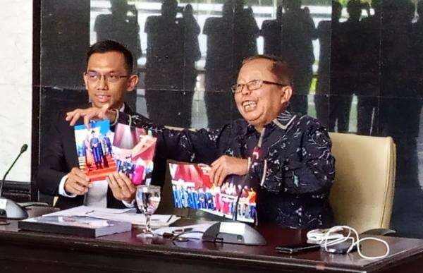 Hakim MK Arsul Sani Juga Tunjukkan Foto Wisuda untuk Bantah Tuduhan Ijazah Palsu Hakim MK Arsul Sani Juga Tunjukkan Foto Wisuda untuk Bantah Tuduhan Ijazah Palsu