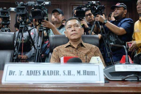 Alasan DPR Ubah Usulan Calon Hakim MK dari Inosentius ke Adies Kadir Alasan DPR Ubah Usulan Calon Hakim MK dari Inosentius ke Adies Kadir