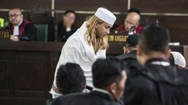 Ibu Bahar bin Smith Laporkan Balik Istri Anggota Banser Korban Penganiayaan ke Polisi Ibu Bahar bin Smith Laporkan Balik Istri Anggota Banser Korban Penganiayaan ke Polisi